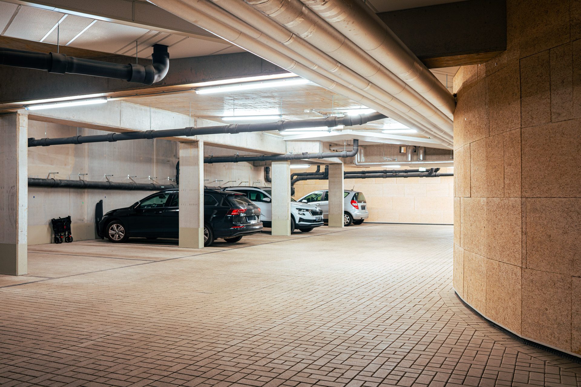 33 Tiefgaragenstellplätze